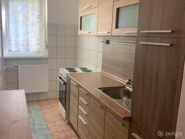 Kiadó lakás Tatabánya, Újváros, Béla Király körtér 20 43 nm