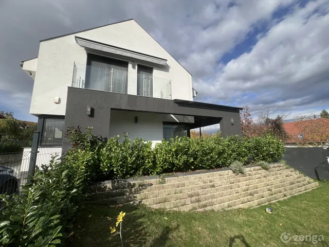 Eladó ház Üröm 180 nm