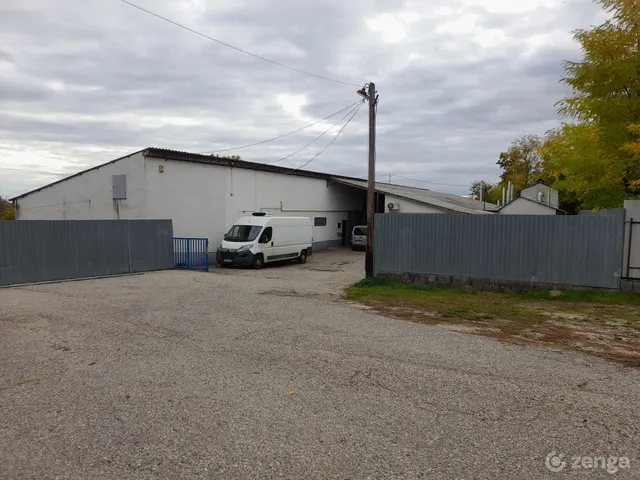 Eladó kereskedelmi és ipari ingatlan Sáregres 990 nm