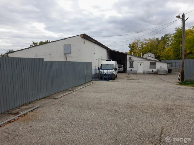 Eladó kereskedelmi és ipari ingatlan Sáregres 990 nm