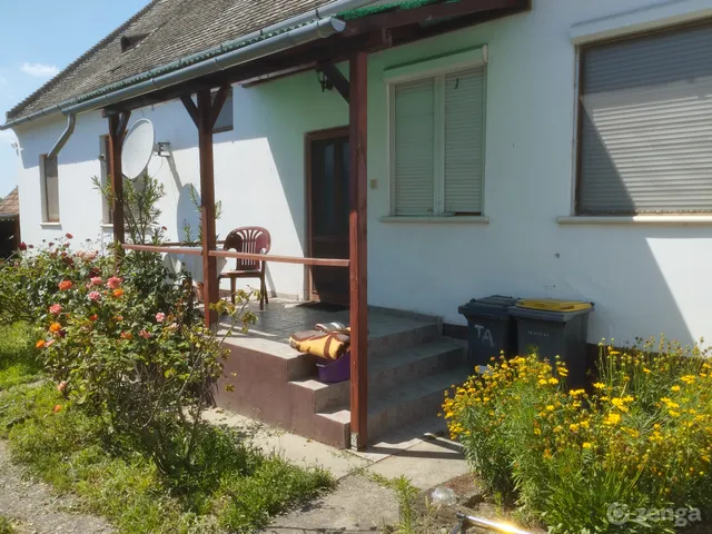 Eladó ház Érsekcsanád 100 nm