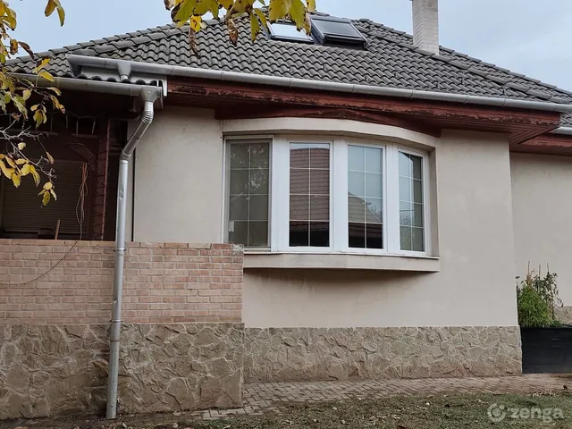 Eladó ház Dinnyés 140 nm