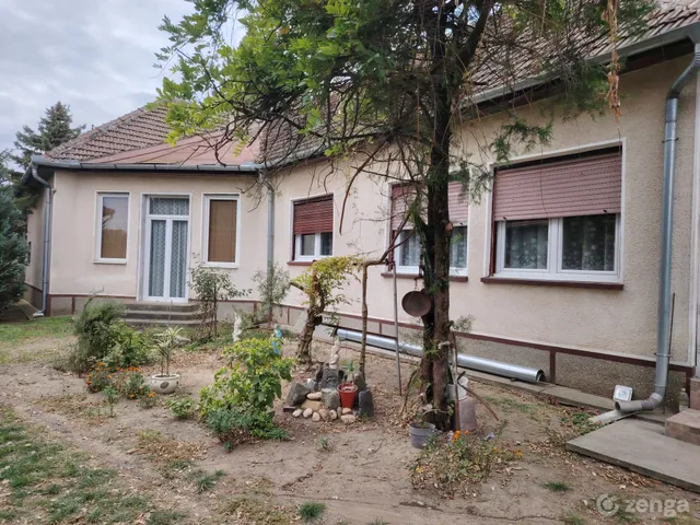 Eladó ház Ceglédbercel 210 nm