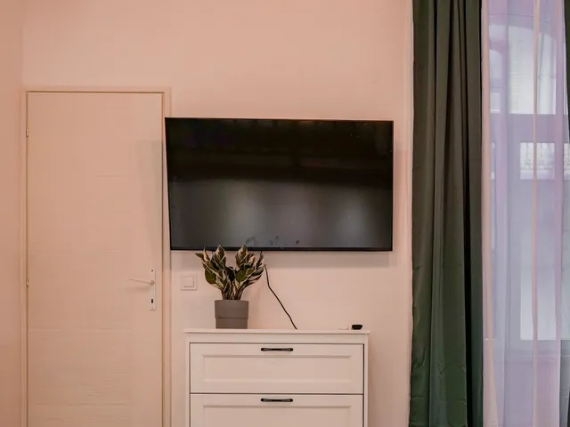 Kiadó lakás Budapest VI. kerület, Nagykörúton belüli terület, Nagymező utca 30 nm