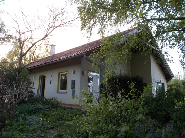 Eladó mezőgazdasági ingatlan Kisberzseny 2200 nm