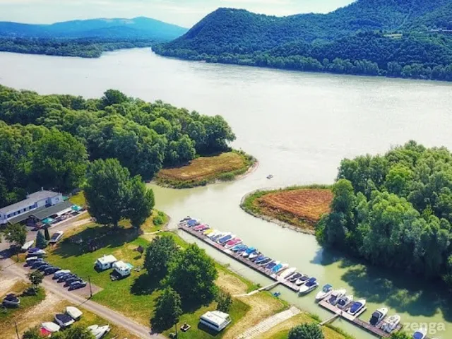 Eladó kereskedelmi és ipari ingatlan Nagymaros 200 nm