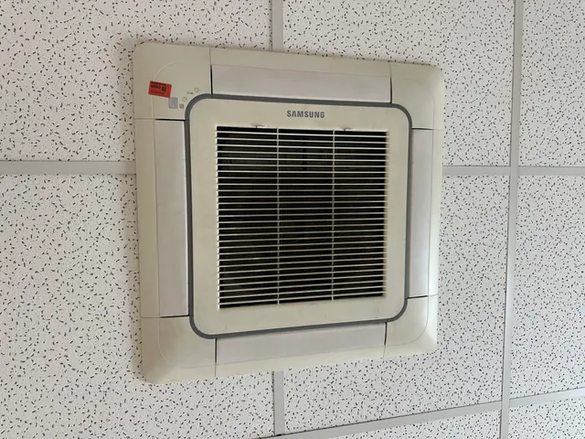 Kiadó kereskedelmi és ipari ingatlan Budapest IV. kerület, Széchenyi tér 9 100 nm