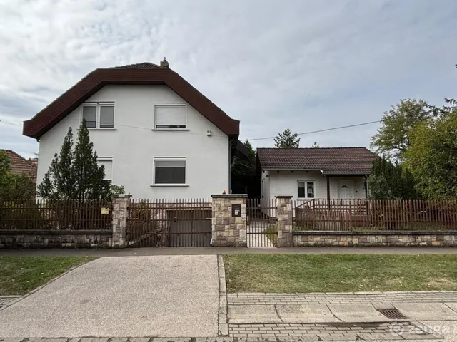 Eladó ház Budapest XVI. kerület, Árpádföld 255 nm