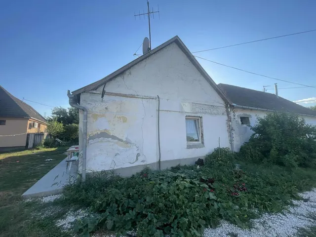 Eladó ház Bátya 72 nm