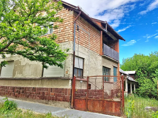 Eladó ház Vecsés, Falu 200 nm