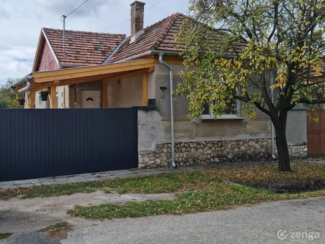 Eladó ház Pápa, Tókert 87 nm
