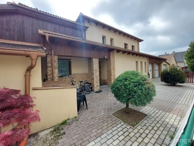 Eladó ház Tát 170 nm