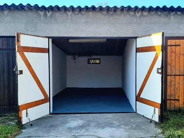 Eladó garázs Szekszárd, Parászta 18 nm