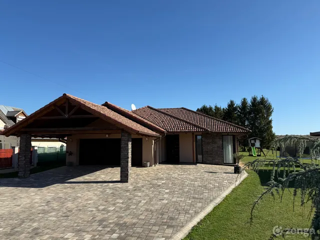 Eladó ház Nagykanizsa, Szabadhegy 198 nm