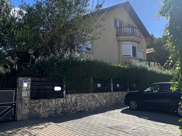 Eladó lakás Üröm 58 nm