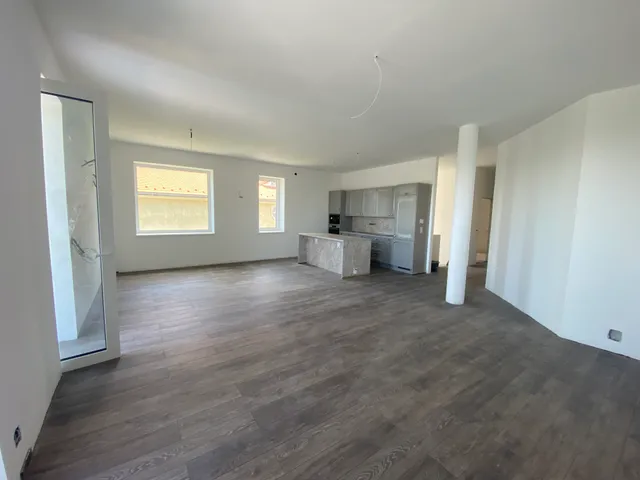 Eladó lakás Budapest III. kerület, Táborhegy 200 nm