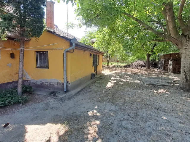 Eladó telek Kecskemét, Petőfiváros 707 nm
