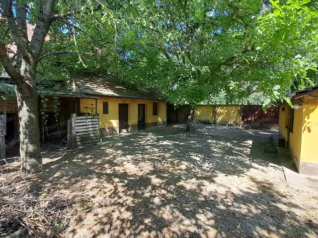 Eladó telek Kecskemét, Petőfiváros 707 nm