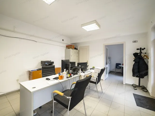 Eladó kereskedelmi és ipari ingatlan Kecskemét, Belváros 51 nm