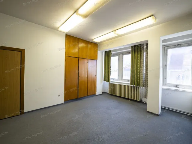 Eladó kereskedelmi és ipari ingatlan Kecskemét, Belváros 38 nm