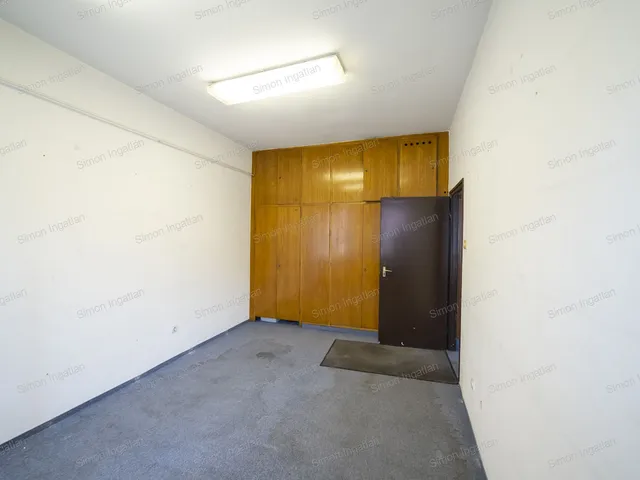 Eladó kereskedelmi és ipari ingatlan Kecskemét, Belváros 38 nm