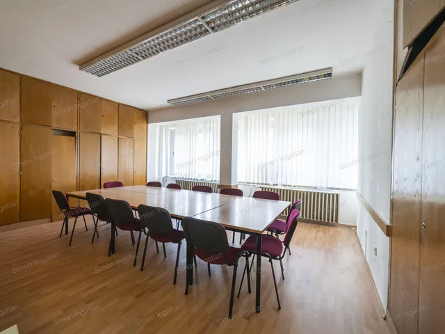 Eladó kereskedelmi és ipari ingatlan Kecskemét, Belváros 35 nm