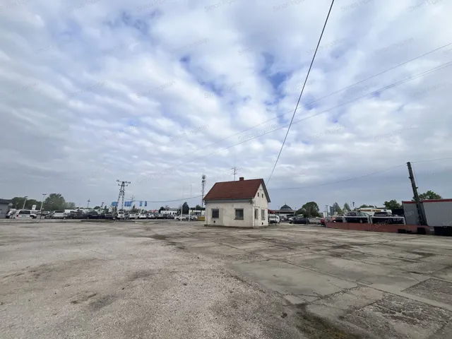 Kiadó kereskedelmi és ipari ingatlan Kecskemét, Szent László-város, Szent lászló körút 50 nm