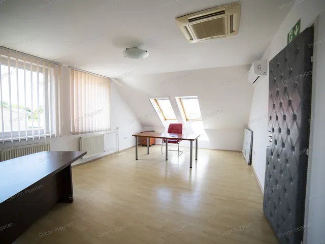 Kiadó kereskedelmi és ipari ingatlan Kecskemét 220 nm