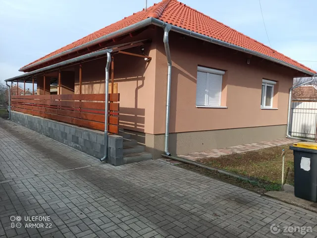 Eladó ház Szolnok, Déli városrész 77 nm