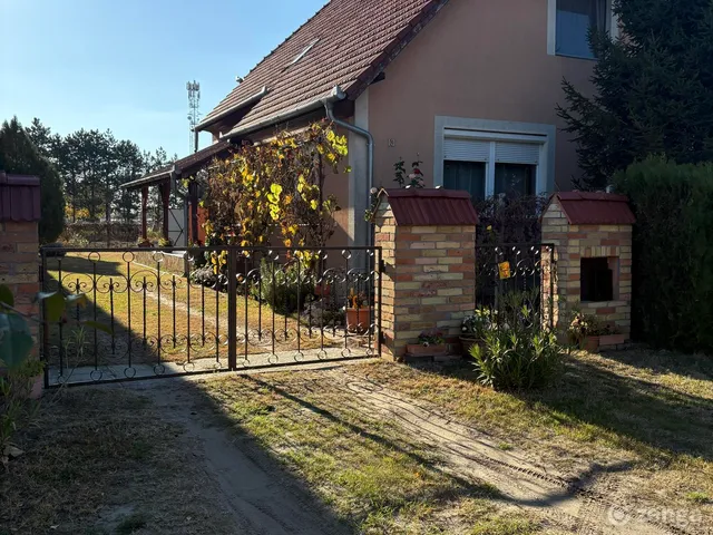 Eladó ház Üllés 195 nm