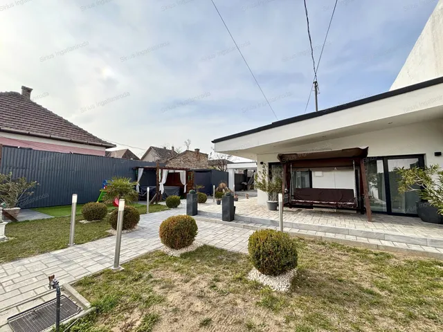 Eladó ház Budapest XX. kerület, Pacsirtatelep 150 nm