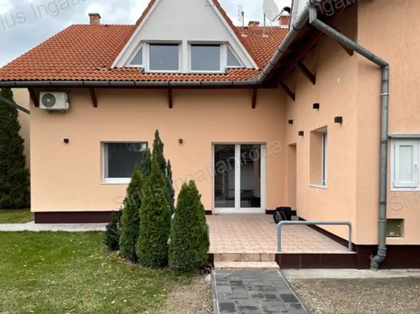 Eladó ház Budapest XX. kerület, Pacsirtatelep 200 nm