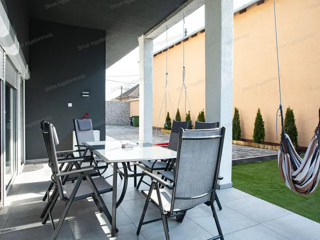 Eladó ház Budapest XX. kerület, Mártírok útja 160 nm