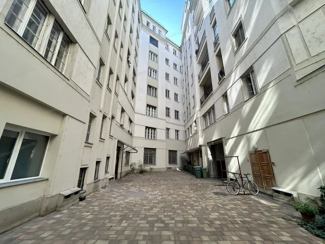 Eladó lakás Budapest VI. kerület 94 nm