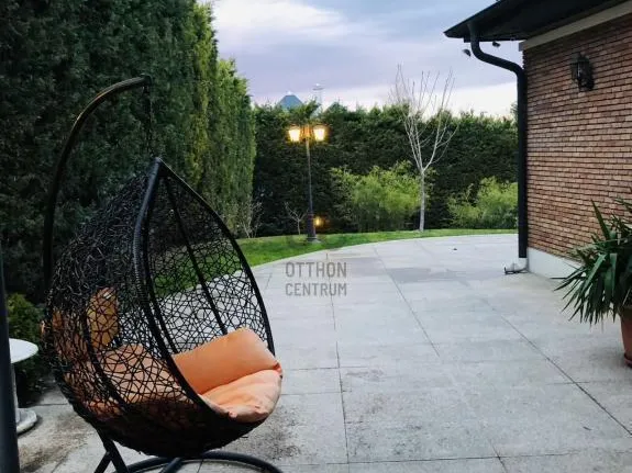 Eladó ház Budapest XVI. kerület, Sashalom 492 nm