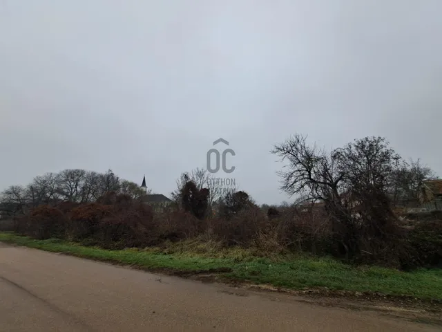 Eladó telek Kocs 1302 nm