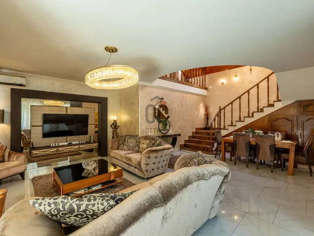 Eladó ház Budapest XVI. kerület, Rákosszentmihály 250 nm