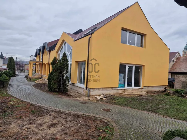 Eladó kereskedelmi és ipari ingatlan Nagytarcsa 457 nm