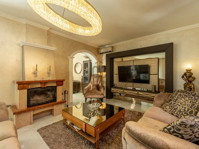 Eladó ház Budapest XVI. kerület, Rákosszentmihály 250 nm