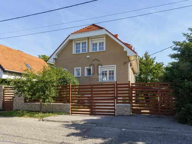 Eladó ház Budapest XVI. kerület, Árpádföld 210 nm