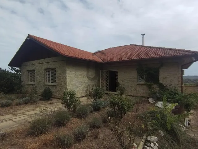 Eladó ház Csomád 330 nm