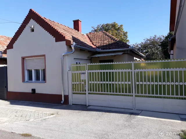 Eladó ház Hajdúböszörmény, Középkert 72 nm