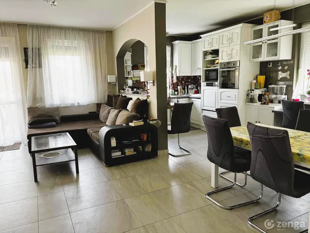 Eladó ház Érd, Csér utca 215 nm