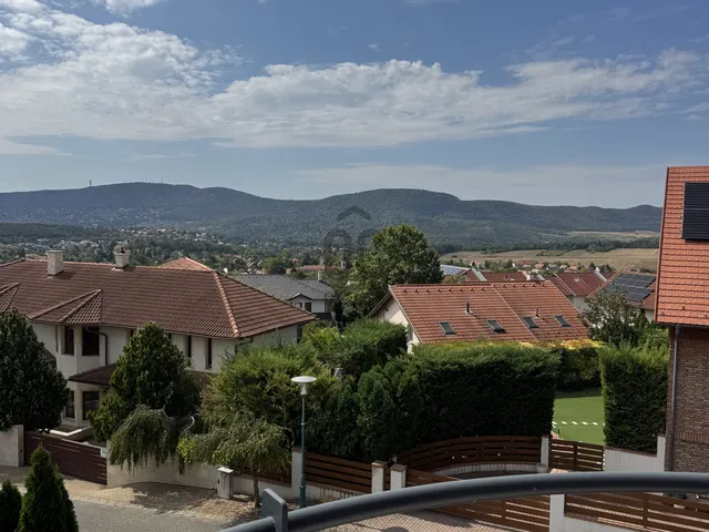 Eladó ház Üröm 294 nm
