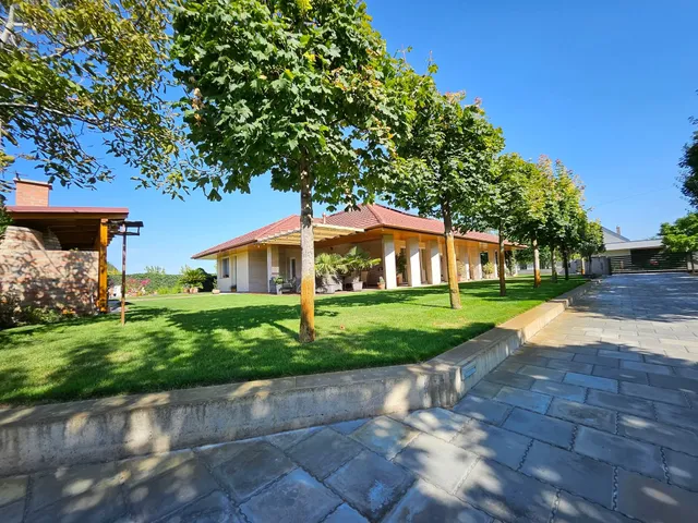 Eladó ház Zsombó 165 nm