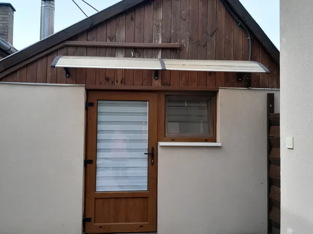 Kiadó kereskedelmi és ipari ingatlan Halásztelek 30 nm