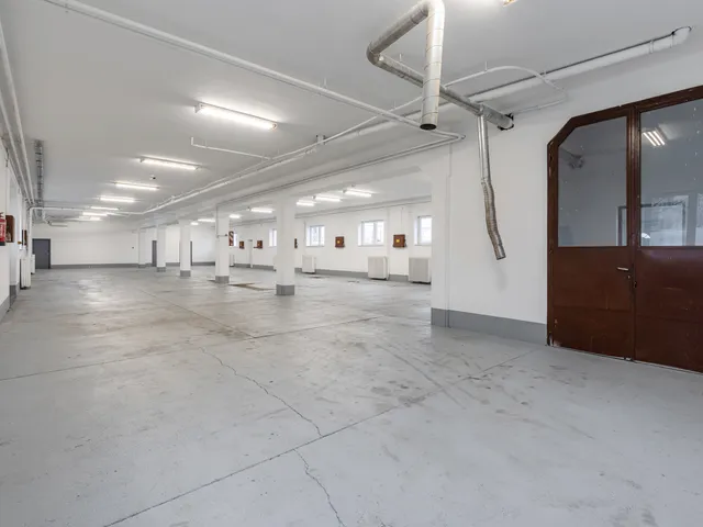 Kiadó kereskedelmi és ipari ingatlan Budapest XVIII. kerület, Ferihegy, Üllői út 500 nm