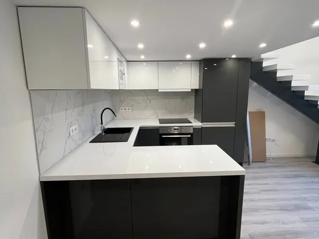 Eladó lakás Budapest VI. kerület, Nagykörúton belüli terület, Aradi 95 nm