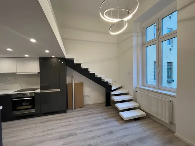 Eladó lakás Budapest VI. kerület, Nagykörúton belüli terület, Aradi 95 nm