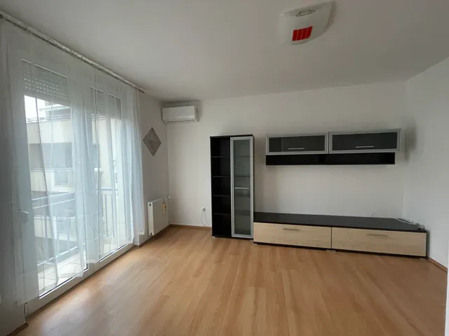 Kiadó lakás Budapest VIII. kerület, II. János Pál pápa tér 32 nm